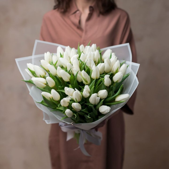 51 белый тюльпан в Набережных Челнах