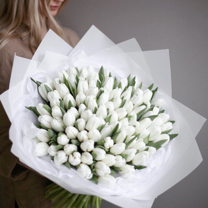 101 белый тюльпан в Набережных Челнах