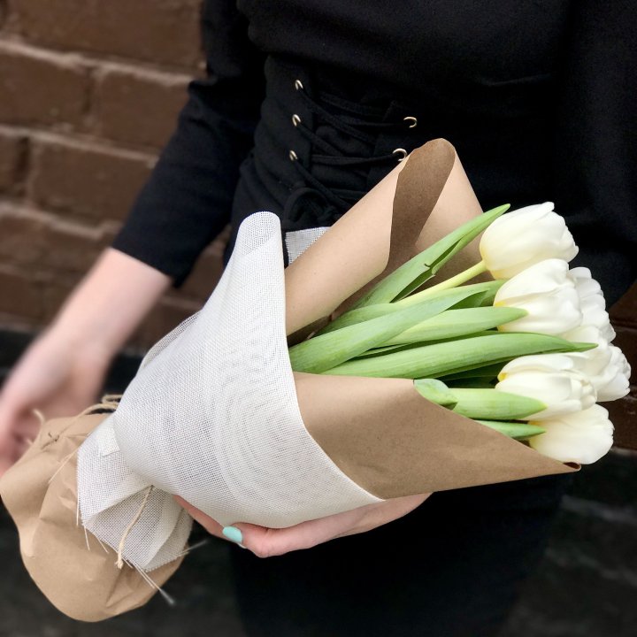 Букет белых тюльпанов в Набережных Челнах