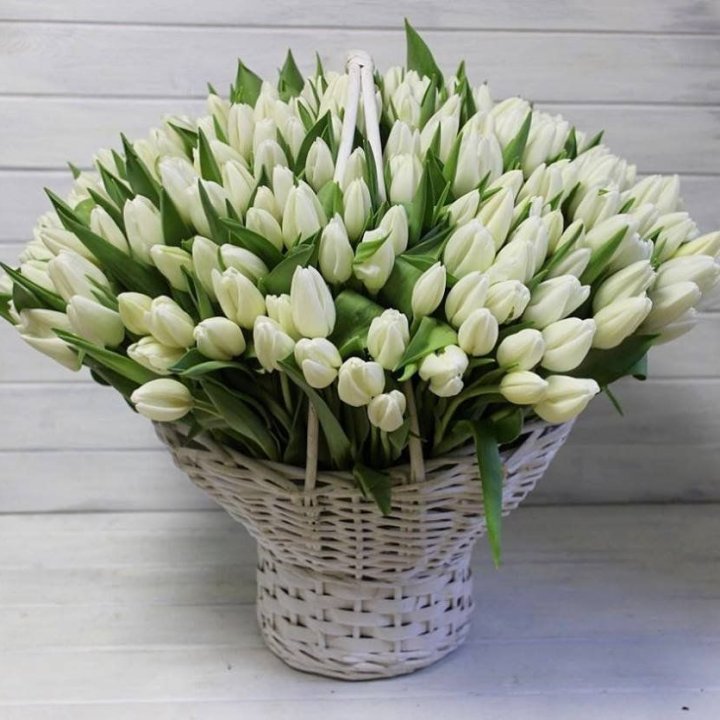 Корзина из 151 тюльпана в Набережных Челнах