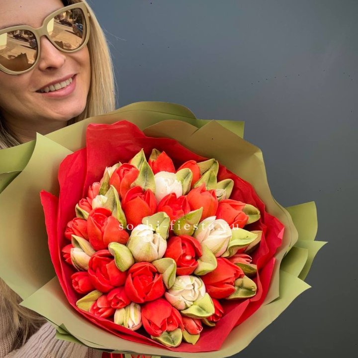 Зефирный букет из тюльпанов с доставкой в Набережных Челнах